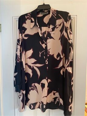 Melanie Lyne Black and Blush Floral Button-Front Tunic